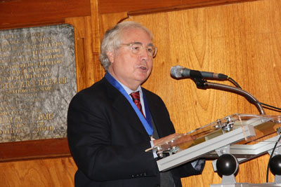 El Dr. Manuel Castells Olivá recibió el doctorado Honoris causa por la Universidad de Guanajuato.
