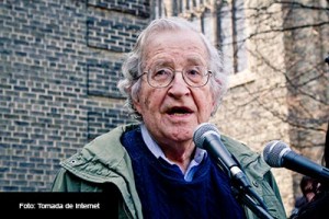 1-NOAM-CHOMSKY-FOTO-TOMADA-DE-INTERNET