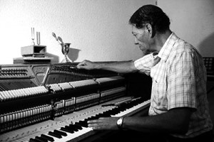 AFINADOR-DE-PIANOS-FOTO-GERARDO-M-GARCIA-2