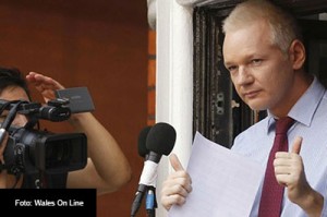ASSANGE-FOTO-WALES-ON-LINE