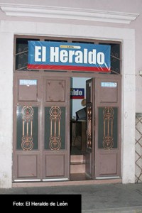 ATAQUE-A-KARLA-EL-HERALDO-DE-LEON--(4)