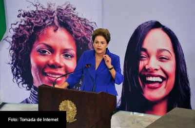 Tras lograr la ley del Feminicidio, Dilma Rousseff consiguió que se discuta en Brasil sobre la violencia de género, sin embargo hay muchas críticas por el carácter exclusivamente punitivo de la norma.