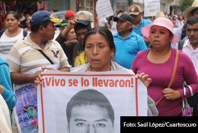 INTERIORES-AYOTZINAPA-MADRES-2