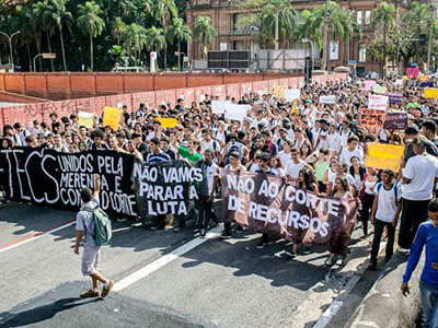 INTERIORES ESCUELA BRASIL (1)