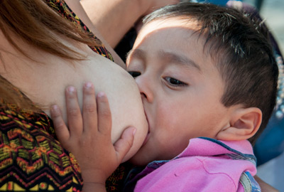 En México sólo 14 por ciento de las madres gozan de los beneficios de la lactancia materna; en 2006 lo hacían más de 20 por ciento.