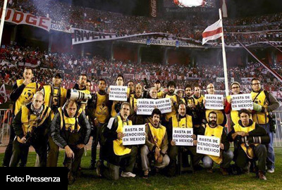Los fotógrafos que cubrían la final de la Copa Libertadores se acordaron de México.