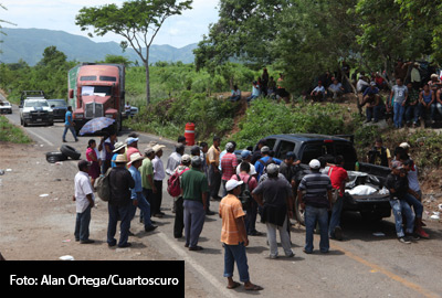 Los comuneros de Ostula también se pronunciaron por la cancelación del proyecto de autopista en Xochicuahuatla, municipio de Lerma, Estado de México. 