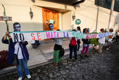   Ella “creía firmemente en el potencial de las artes para la transformación social de México, y actuaba en  consecuencia. Nadia era también, es, nuestra hija, nuestra hermana, sobrina, prima; un trozo de nuestro corazón”, dijo la madre. 