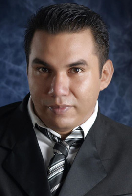 Adrián Martínez López. Foto tomada de su cuenta de Facebook.