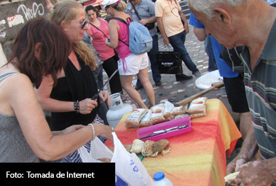 "Un día fui al mercado y vi a dos niños peleándose por una pieza de fruta. La siguiente cosa que me di cuenta es que yo era el único impresionado por lo que acababa de ocurrir", explica al hablar de su motivación. 