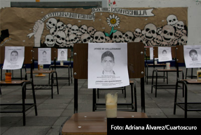 Los padres de los estudiantes desaparecidos expusieron que se les ha restringido el acceso al expediente. 