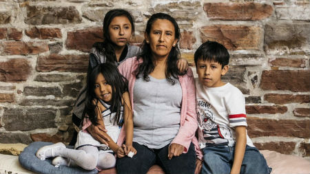 No se cuánto tiempo estaré aquí (refuagiada en una iglesia), pero estoy segura que saldré victoriosa, dijo Jeanette. Foto: Democracy Now.