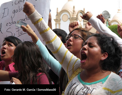 Los estudiantes del CECyT 17 levantaron la voz; exigen que les regresen a los 43 desaparecidos.  