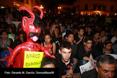 La multitud que llegó al Jardín Principal le dio la espalda a la presidencia municipal. Porque “no estamos de acuerdo con las políticas de Bárbara Botello”.