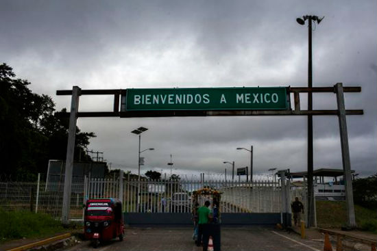 La frontera petenera de El Ceibo lleva al municipio de Tenosique, donde empieza el recorrido de “la Bestia”.