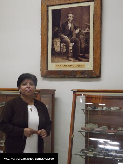 Como encargada del Museo de Mineralogía, la maestra Elia Mónica muestra con orgullo los minerales que alberga la colección Ponciano Aguilar, uno de los más insignes ingenieros de minas del estado. 