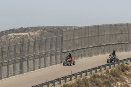 Muro en Tijuana. Foto Christian Serna / Cuartoscuro. 