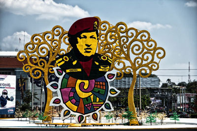 Hugo Chavez «emplumado». Foto: SubVersiones