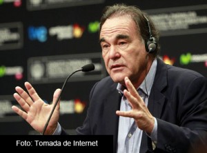 OLIVER-STONE-FOTO-TOMADA-DE-INTERNET-5-WEB