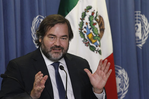 Dante Pesce, miembro del Grupo de las Naciones Unidas sobre empresas y derechos humanos, presentó un informe sobre las condiciones laborales y derechos humanos en nuestro país. Foto: Isaac Esquivel / Cuartoscuro.