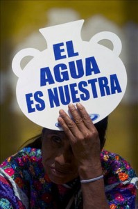 OSCAR-OLIVERA-GUERRA-DE-AGUA-(4)