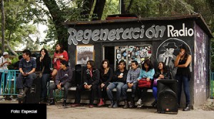 PORROS-GOLPEAN-A-INTEGRANTES-DE-REGENERACION-RADIO-FOTO-SUBVERSIONES