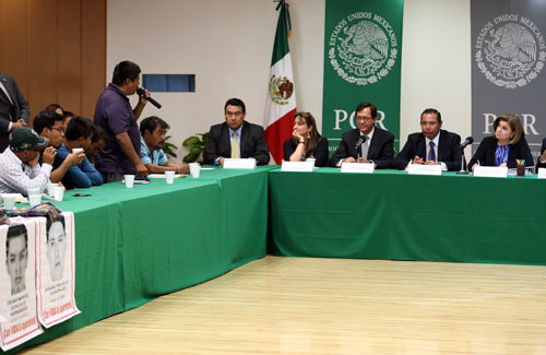 Reunion_Ayotzinapa_PGR-33