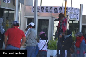 TLATELOLCO-Y-AYOTZINAPA-FOTO-JOSE-I-HERNANDEZ-2