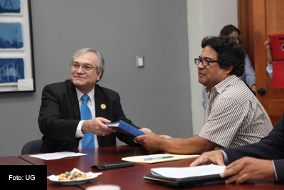 José Manuel Cabrera solicitó su registro como aspirante a la rectoría general de la UG para el periodo 2015-2019.