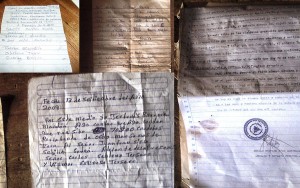 Diferentes documentos falsos que se utilizan para traficar tierras en la reserva de Bosawas.