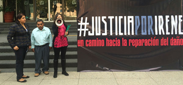 Familia de la víctima y organizaciones sociales entregan 8 mil 600 firmas para exigir reparación del daño.